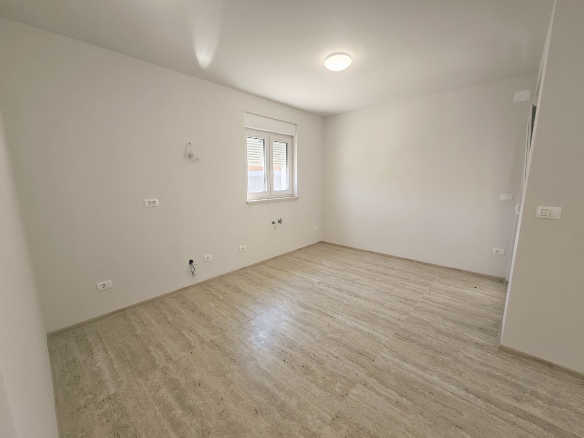 Nuova costruzione: bifamiliare con piscina vicino a Buje